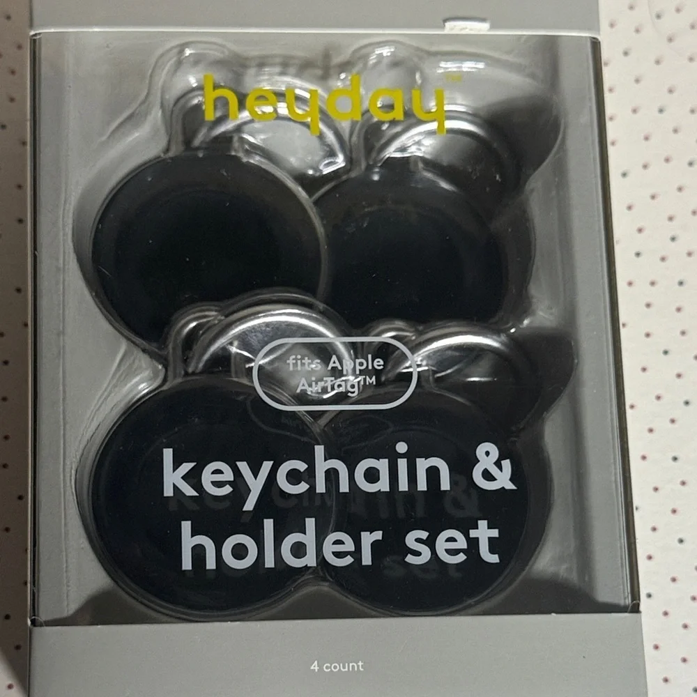 Heyday Black Keychain &‎ Holder Set